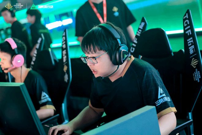 门一脚的把 门一脚的把